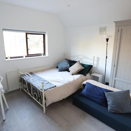 Private Double Bedroom In Wembley Park Лондон Экстерьер фото